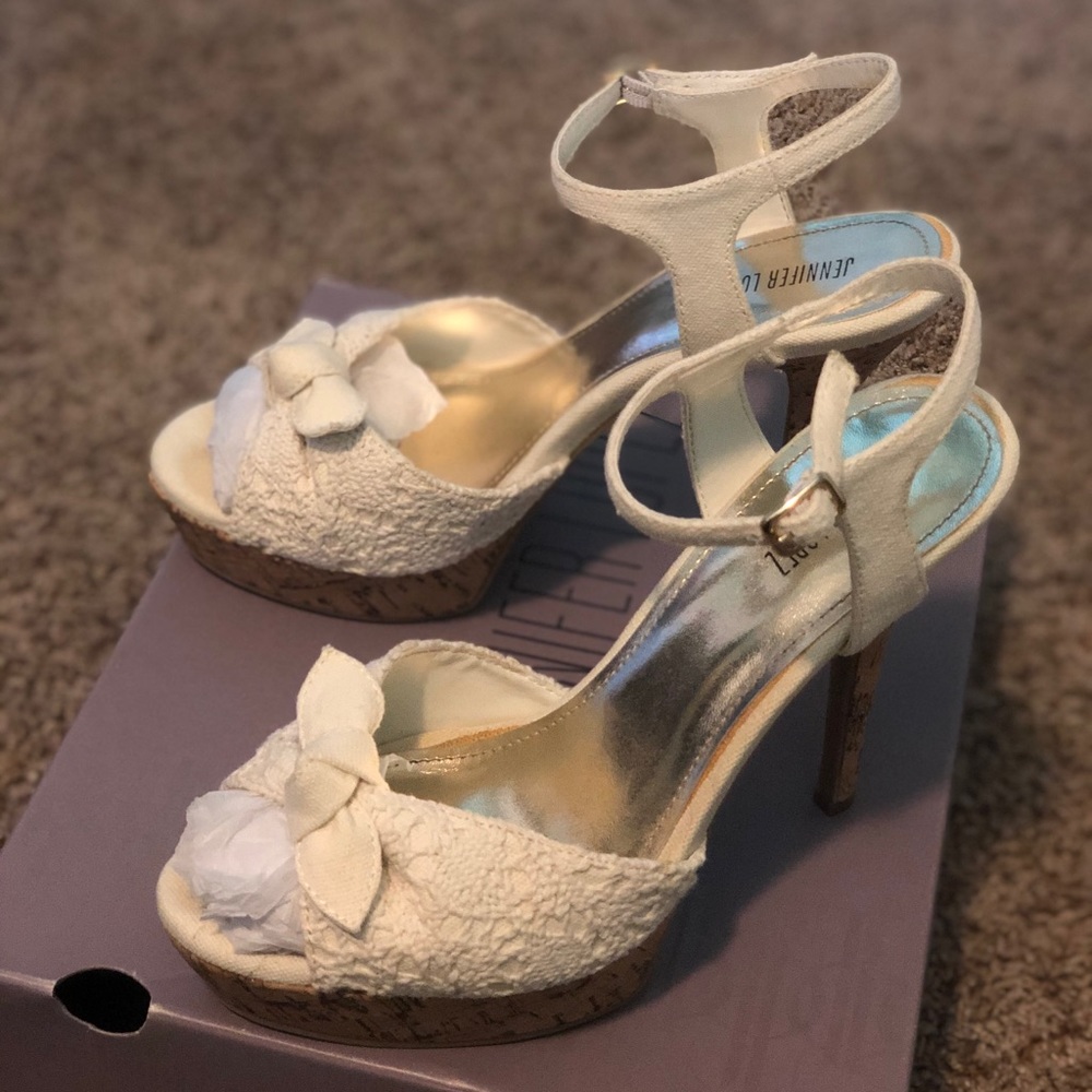 Jennifer Lopez Fleur Creme heels